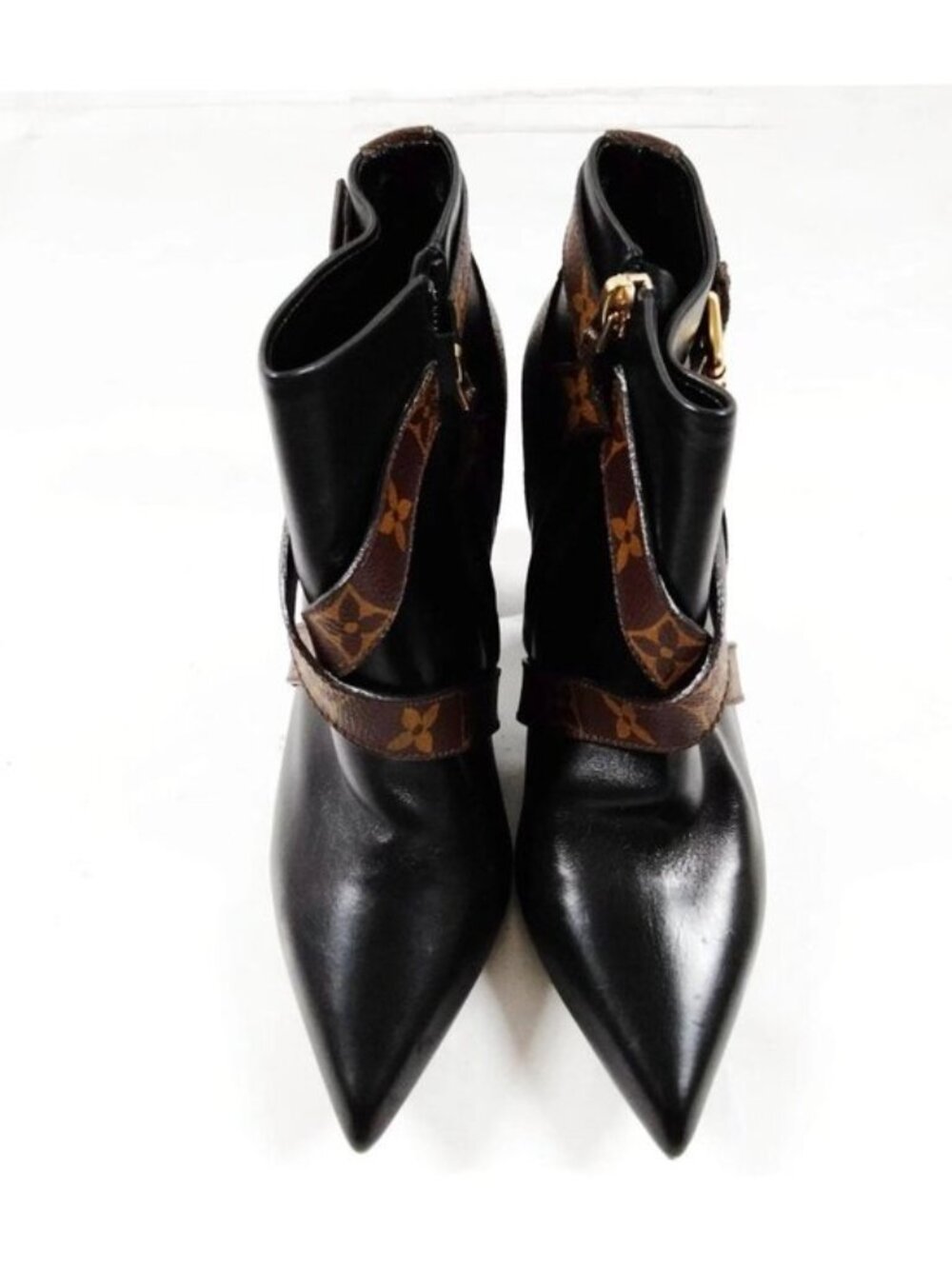 Authentic Louis Vuitton Monogram Star Trail Ankle Boots Black Leather - Picture 3 of 9